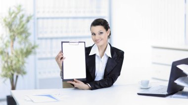 Masasında oturan çift iş kadın gösteren boş levha,