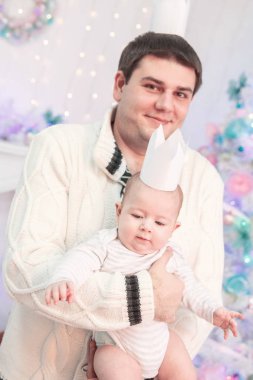 babalık: baba ve Noel arifesinde küçük oğul kavramı