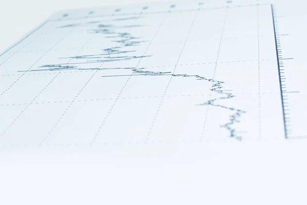 Закрыть вверх по финансовому графику на бэкграунде. — стоковое фото