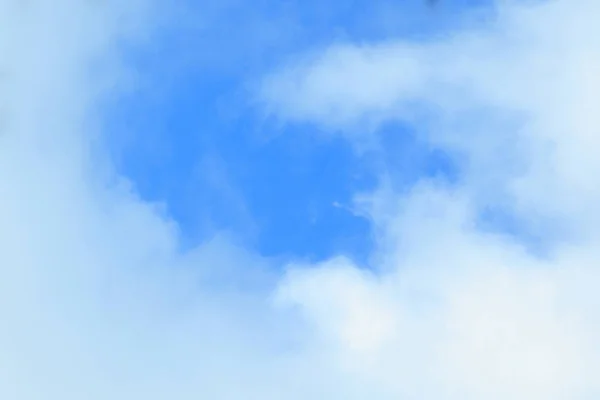 Абстрактний фон, блакитне небо. фото з місцем для тексту — стокове фото