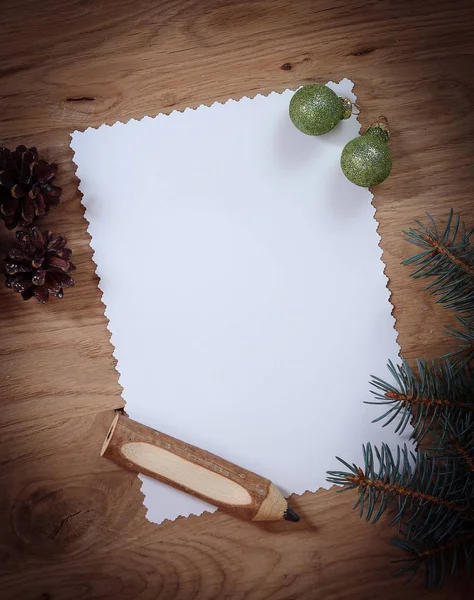 Blank julkort, kottar och penna på trä backgroun — Stockfoto