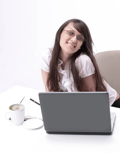 Closeup.Smiling zakenvrouw zitten aan een bureau. — Stockfoto
