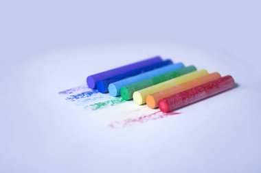 ulticolored boya kalemi drawing.isolated beyaz bir arka plan üzerinde için