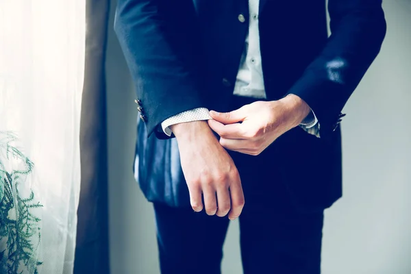 Close up.business man adjusting his cuff links — Stock Photo, Image
