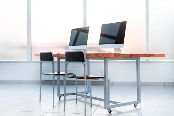 Close up. computer Desk for clients in the lobby of the Bank — 图库照片