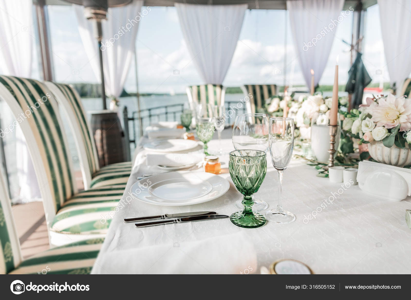 Nahaufnahme Tisch f r das Hochzeitsmahl Stockfoto Nahaufnahme Tisch f r das Hochzeitsmahl Stockfoto