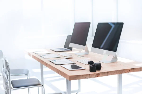 Work Desk for a creative business team in a modern office — Stock Fotó