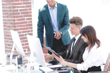 iş takım modern Office belgeleriyle çalışma.