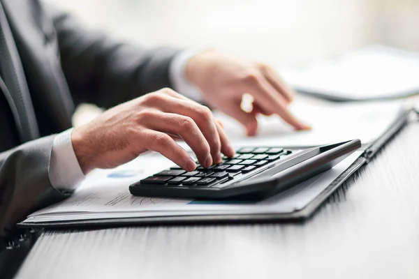 Close up. businessman can use the calculator to calculate profit — Stock Photo, Image