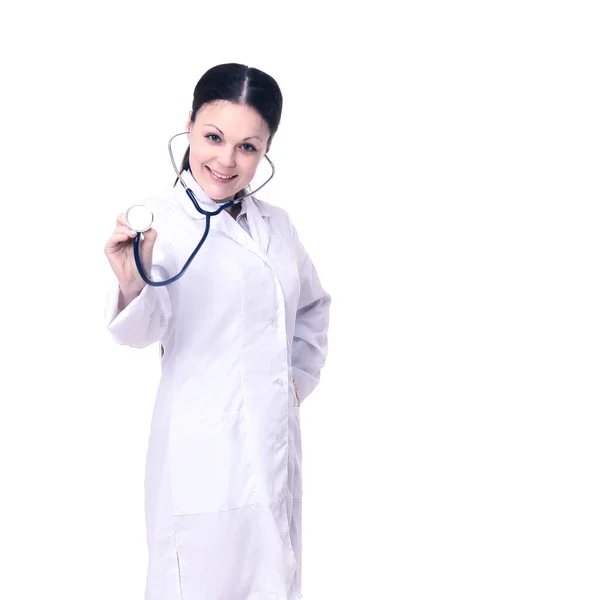 Beau jeune médecin avec stéthoscope sur fond blanc isolé — Photo