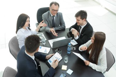 En iyi view.business ekibinden bir iş ile ilgili bir sorun tartışıyor.