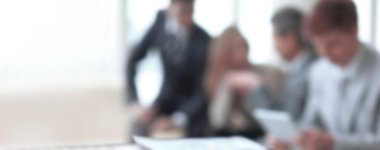 office.business arka planda iş takımının bulanık görüntü