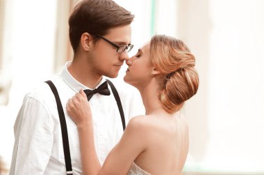 Gelin ve damadın ellerinde düğün buketi