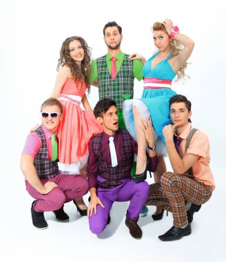 Grup fotoğrafı. Retro tarzında bir grup genç sanatçı