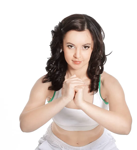 Kobieta pokazuje swoje bicepsy. Silna kobieta, odizolowana na białym — Zdjęcie stockowe