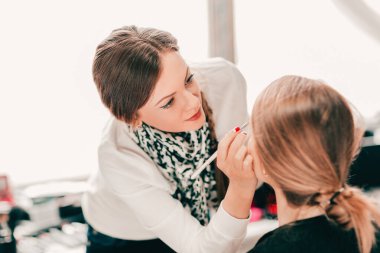 profesyonel makyöz makyaj Güzellik Salonu mu