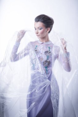 şık bir elbise genç kadın model .