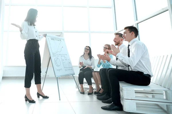 Business team applauds the businesswoman at the presentation of the new project. — Stock Photo, Image