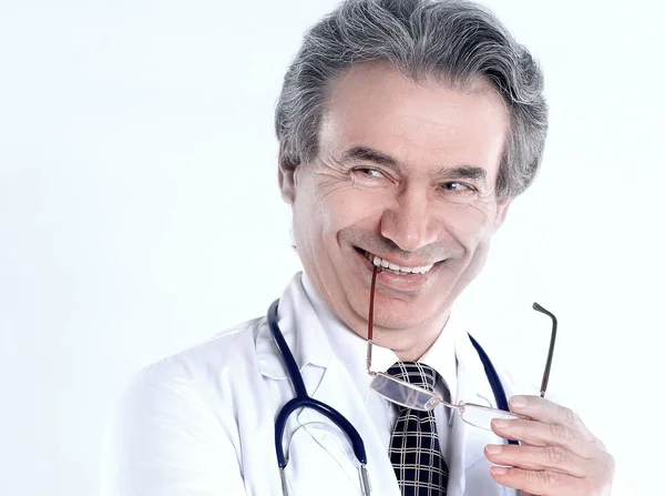 Portret van een welwillende arts therapist.isolated op witte achtergrond — Stockfoto