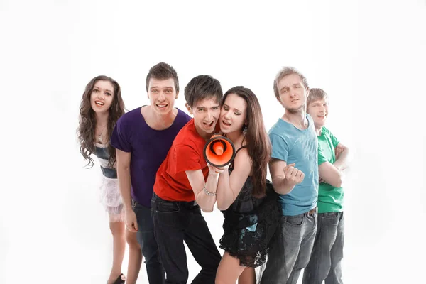 Participantes de la banda de música rock juvenil gritando en un megáfono — Foto de Stock
