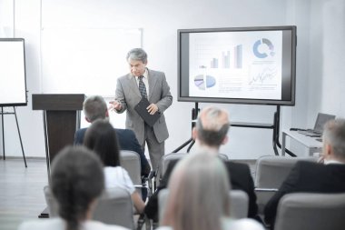 iş ekibi mali programı ile görüşen işadamı