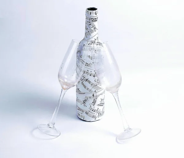 Fundo image.a garrafa de vinho e dois copos . — Fotografia de Stock