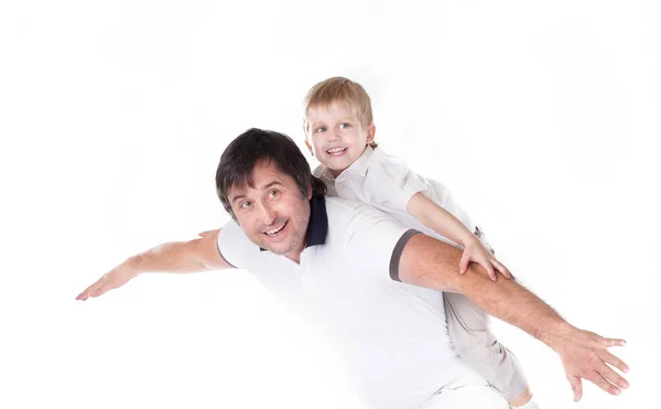 彼の息子と遊ぶ幸せな父親。白に隔離された — ストック写真