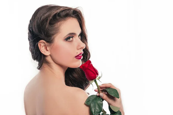 Rückansicht. schöne junge Frau mit roter Rose — Stockfoto