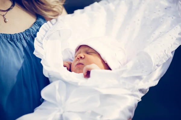 Vicino. ritratto di carino neonato — Foto Stock