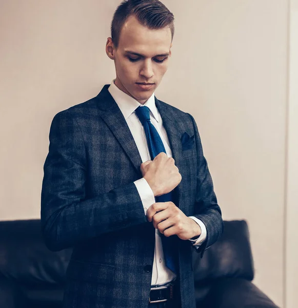 Young businessman adjusting his cufflinks. business concept — Stock Photo, Image