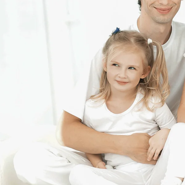 Happy family enjoying the morning in bed — Stock Photo, Image