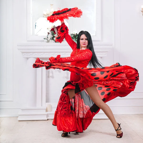 Attractive female dancer with fan performing flamenco — Stock Photo, Image