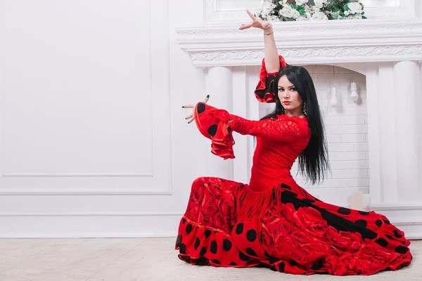 Woman dancer in red dress performing Gypsy dance — Stock Photo, Image