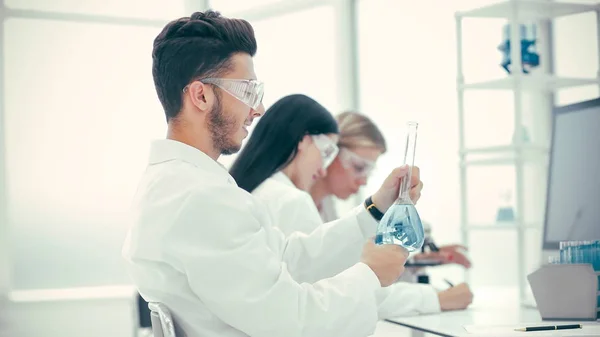 Scientist and his assistants checking tests for coronavirus — Stockfoto