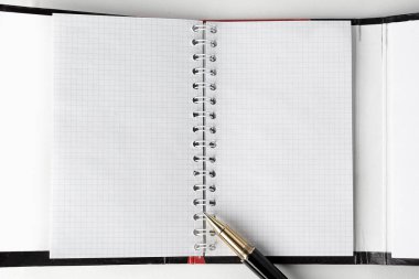 yakın çekim. Organizatör ve kalemi beyaz arka plan .photo üzerinde kopya alanı ile açın