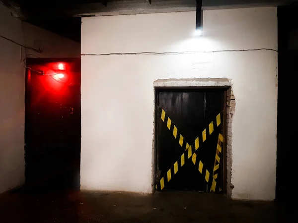 Dark empty room in the underground style — Stock Photo, Image