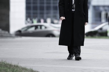 büyük bir şehir sokakta duran işadamı