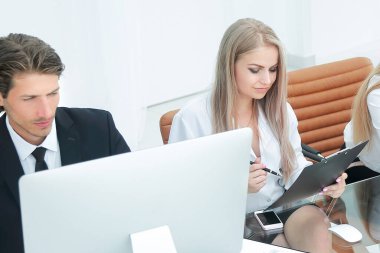 bir atölye ofiste iş grubu