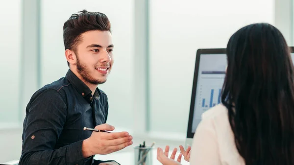 Rear view. two employees discuss work issues sitting at the off — Φωτογραφία Αρχείου