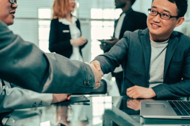 Kapat. İş ortakları alışverişi firmayla doğruladı