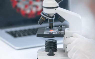 Kapat. Bilim adamları koronavirüse karşı bir aşı üzerinde çalışıyorlar..