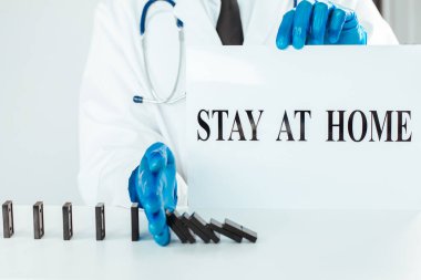 Kapat. Epidemiyoloji uzmanı güvenli mesafeyi gösteriyor. .