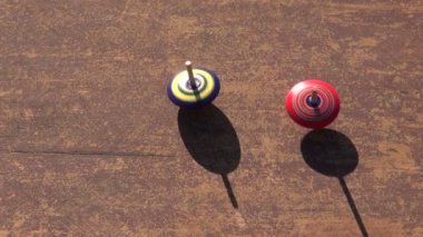 İki ahşap spin