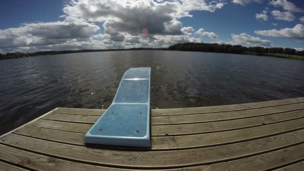 Springboard al lago, 4K — Video Stock