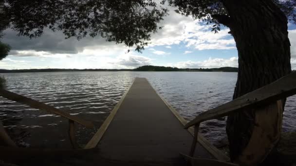 Pasarela en el lago, 4K — Vídeo de stock