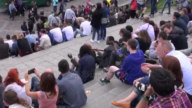 birçok Pazar halk sokakta Paris, Montmartre bölge. 25 Mayıs 2014 yılında Paris, Fransa