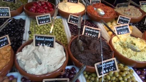 Népszerű utcai élelmiszer piac Párizsban - Párizs, Franciaország, 2014 május 25 — Stock videók