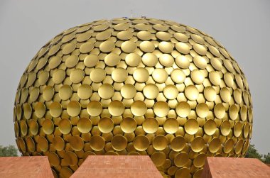 kubbe Mantrimandir altın tapınak içinde Auroville, Tamil Nadu, Hindistan