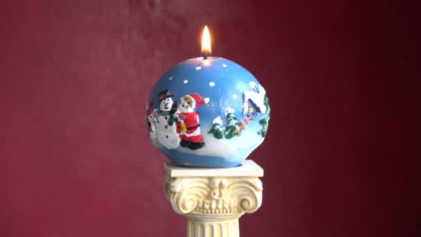 Girando en la columna Año Nuevo Vela decorativa de Navidad — Vídeos de Stock