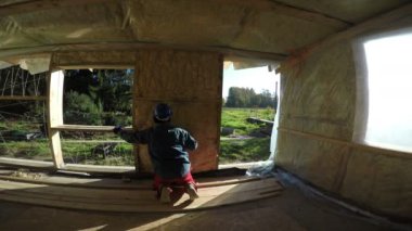 Oda duvar yalıtım malzemesi-Taşyünü içinde sabitleme işçi